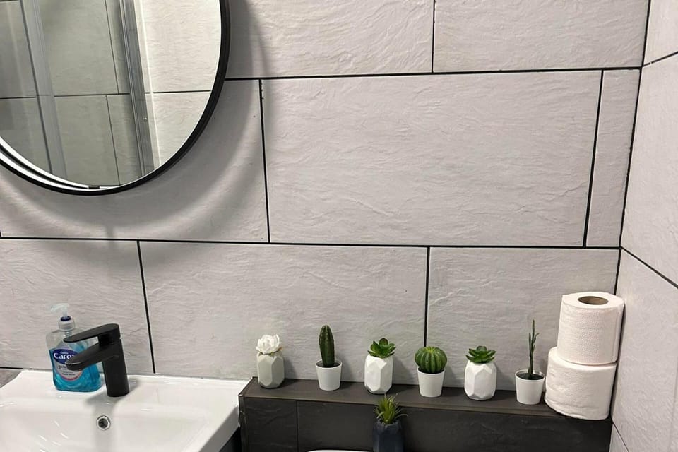 Shower, towels