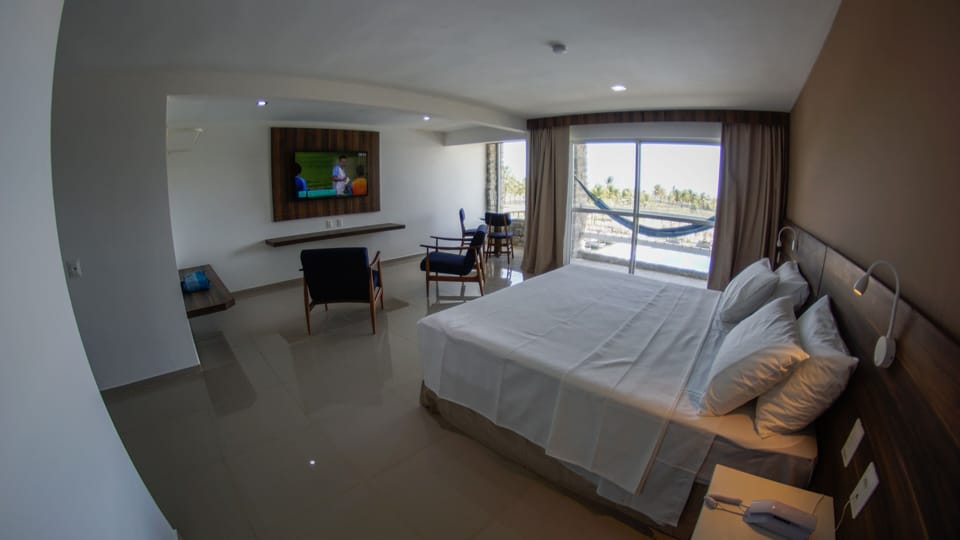 Premium Room, Ensuite | Hypo-allergenic bedding available, pillowtop beds, in-room safe, desk