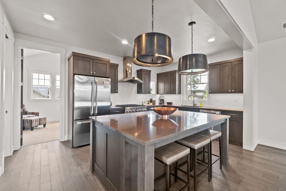 House, 5 Bedrooms | Private kitchen | Fridge, oven, stovetop, coffee/tea maker