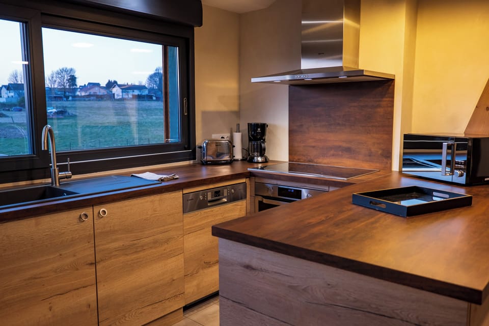 Fridge, microwave, espresso maker, coffee/tea maker