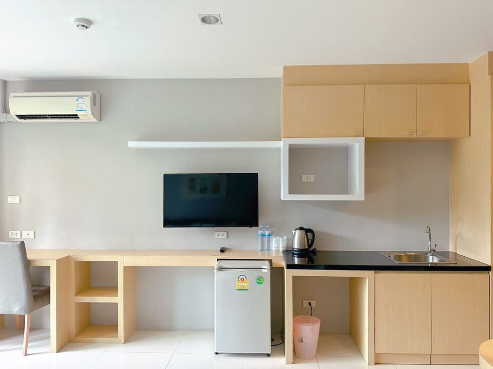 Superior Double Room | Individually furnished, desk, laptop workspace, soundproofing