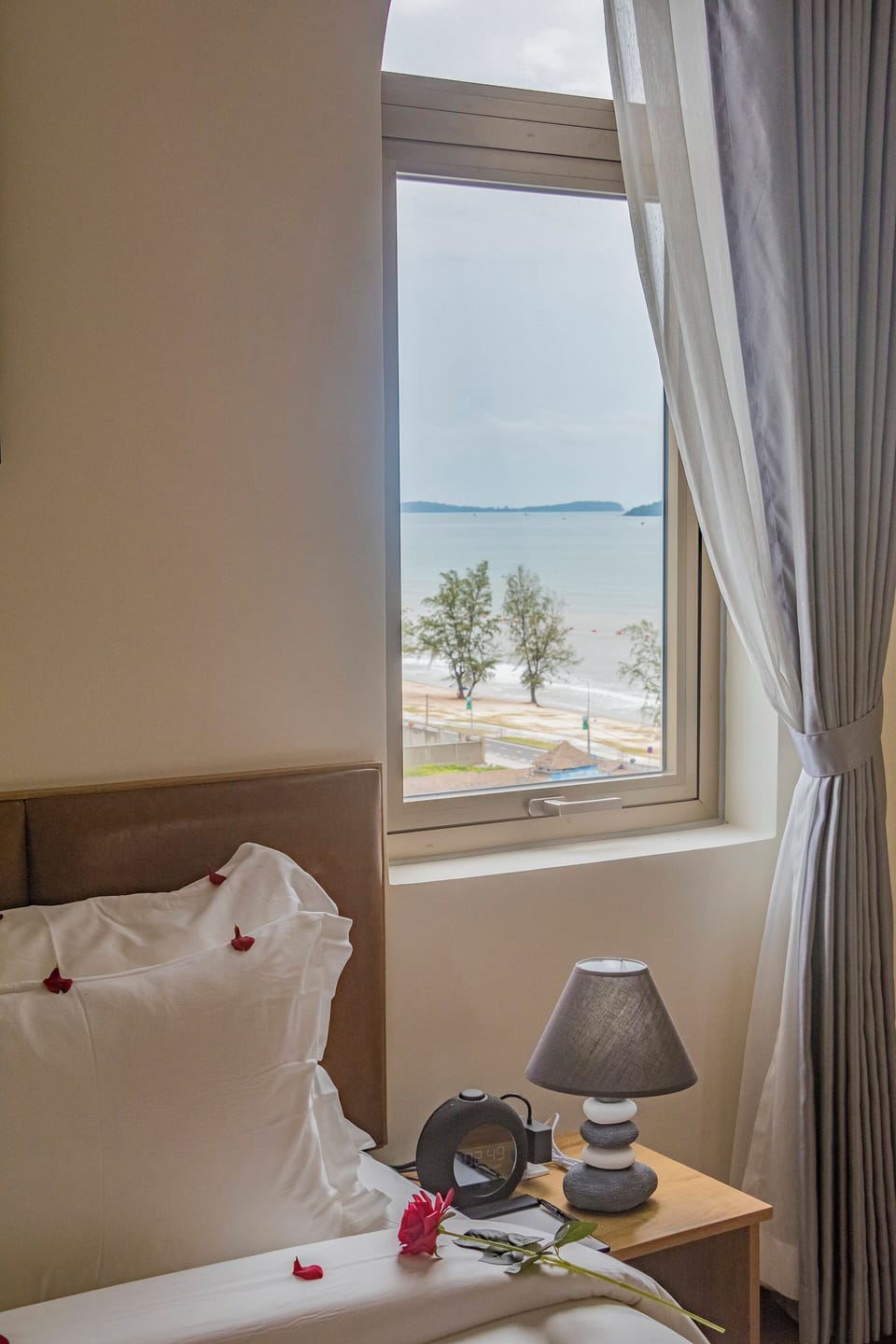 Junior Double Room, 1 King Bed, Sea View | Free minibar, in-room safe, desk, blackout drapes