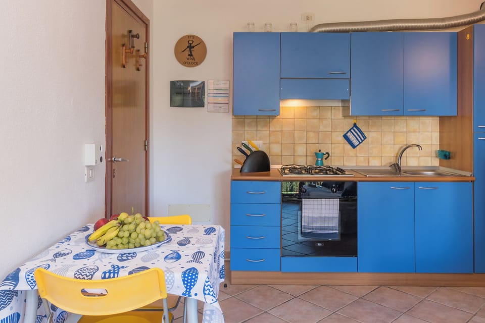Family Apartment, 1 Bedroom, Terrace (Casa Emozione With Shared Pool) | Private kitchenette | Dining tables