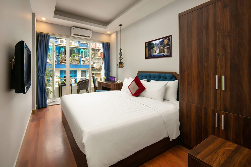 Deluxe Double Room, Balcony | Minibar, iron/ironing board, free WiFi, bed sheets