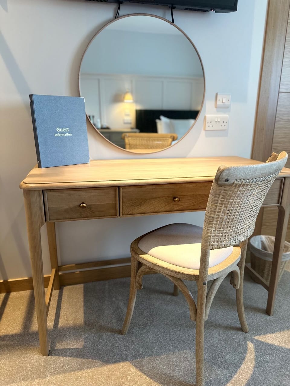 Desk, iron/ironing board, WiFi (free)