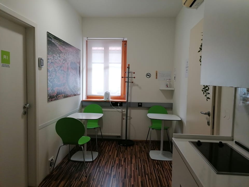 Standard Twin Room with shared bathroom | Living area