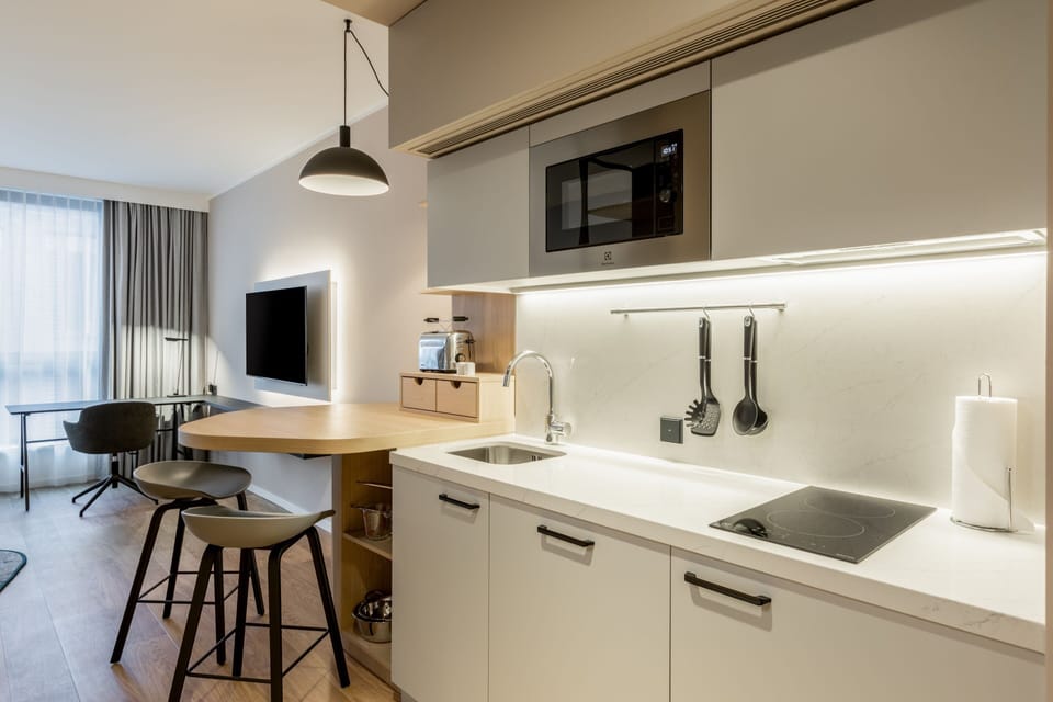 Studio, 1 Queen Bed with Sofa bed | Private kitchenette | Fridge, microwave, stovetop, dishwasher
