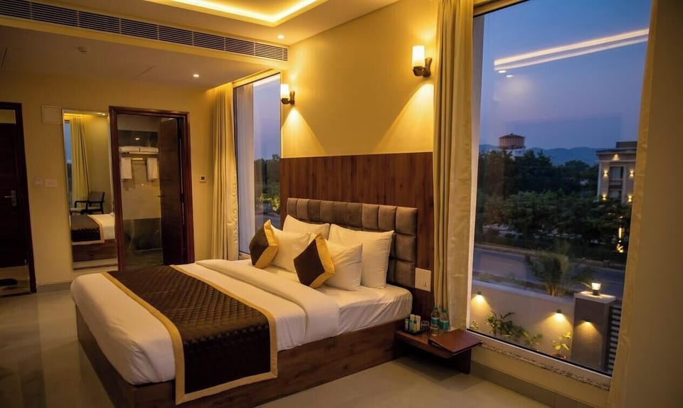 In-room safe, soundproofing, bed sheets