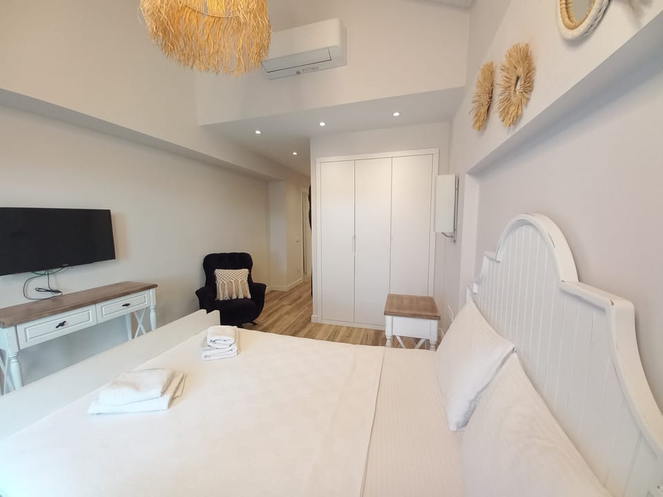 Deluxe Double Room | Premium bedding, free WiFi, bed sheets