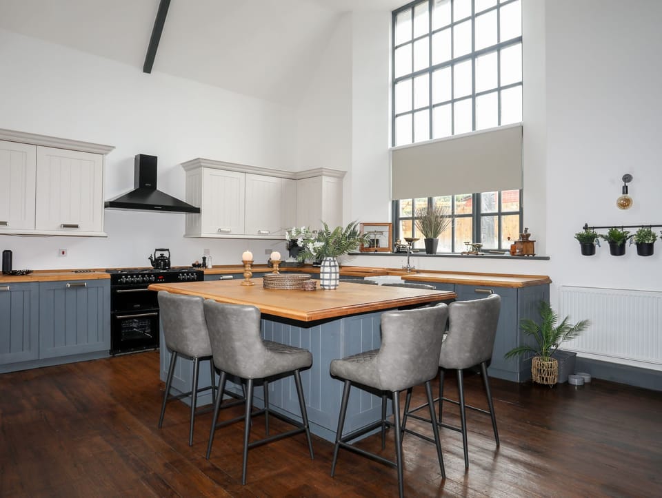 Fridge, dishwasher, electric kettle, toaster
