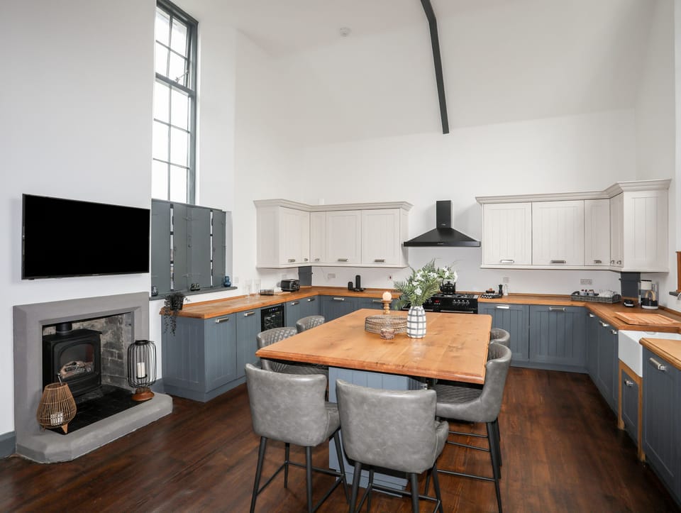 Fridge, dishwasher, electric kettle, toaster