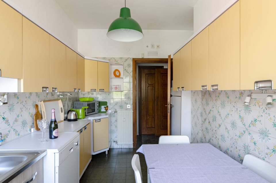 Apartment, 3 Bedrooms, Balcony, Sea View | Private kitchen | Fridge, microwave, oven, stovetop