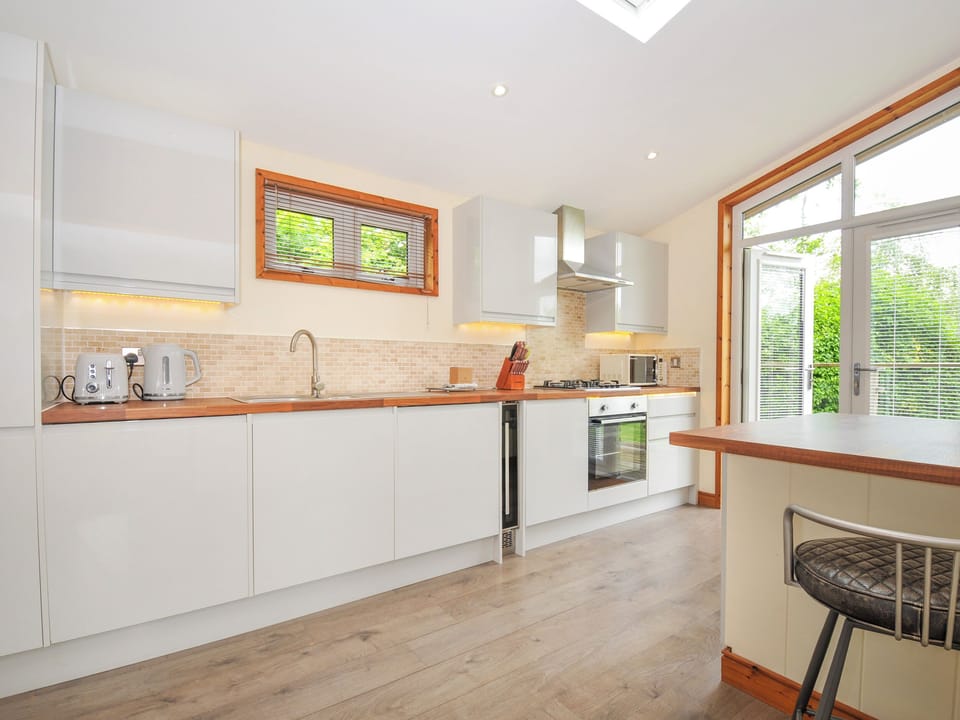 Cottage | Private kitchen | Fridge, dishwasher, electric kettle, toaster