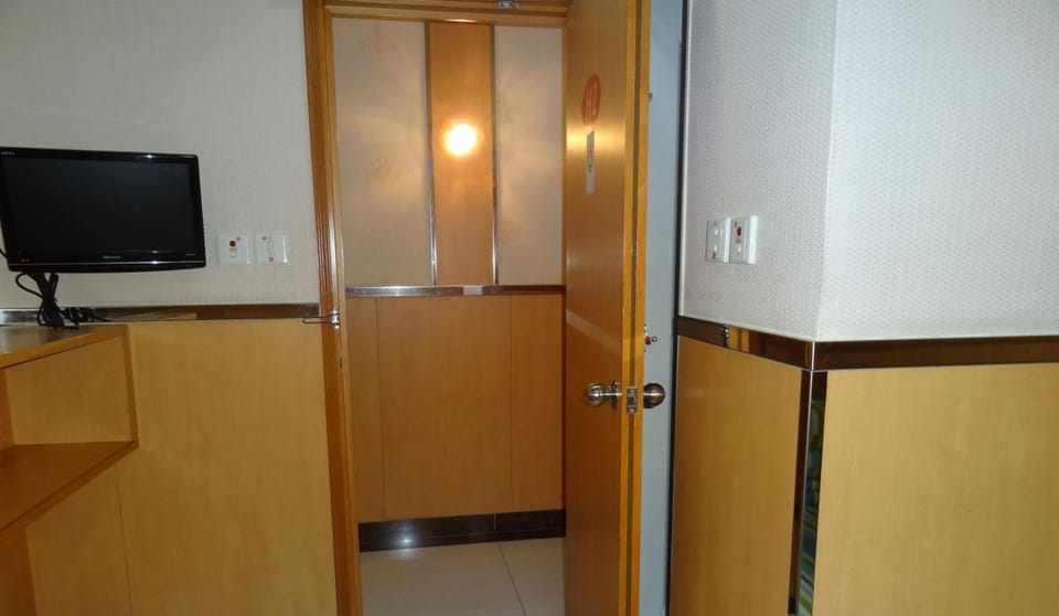Select Comfort beds, soundproofing, iron/ironing board, free WiFi