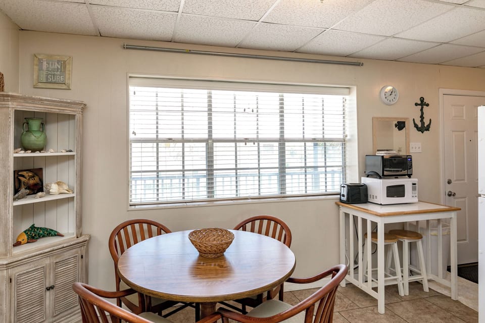 Condo (0 Bedroom) | Property amenity