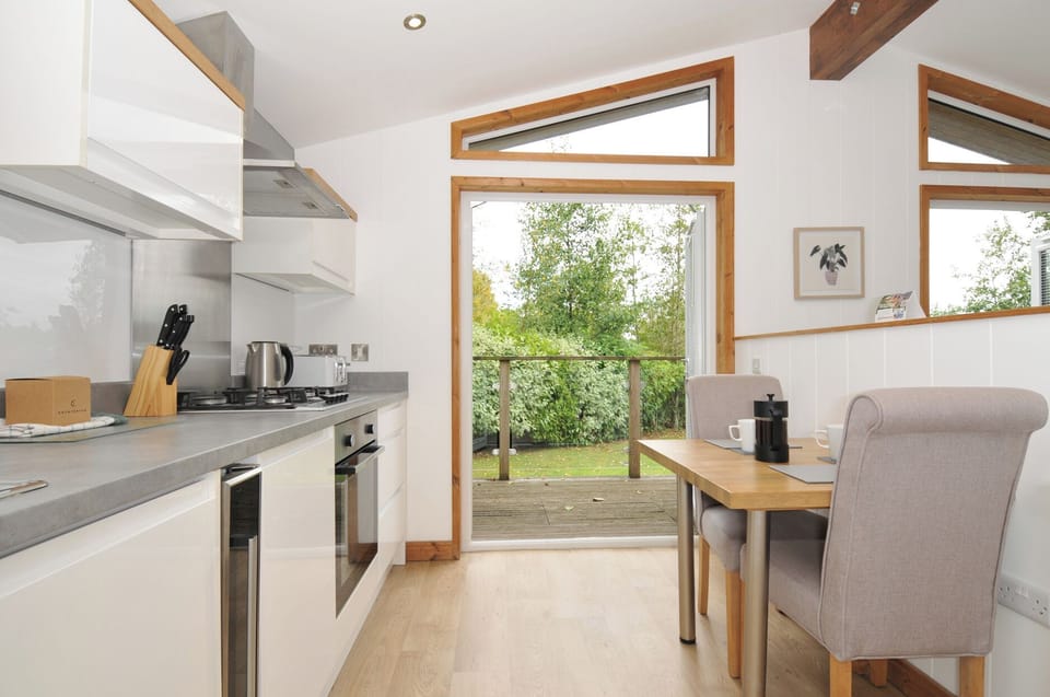 Cottage | Private kitchen | Fridge, dishwasher, cookware/dishes/utensils