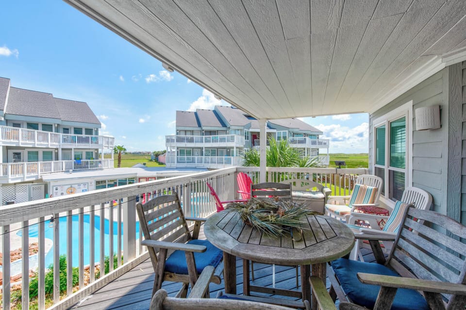 Condo (2 Bedrooms) | Front of property