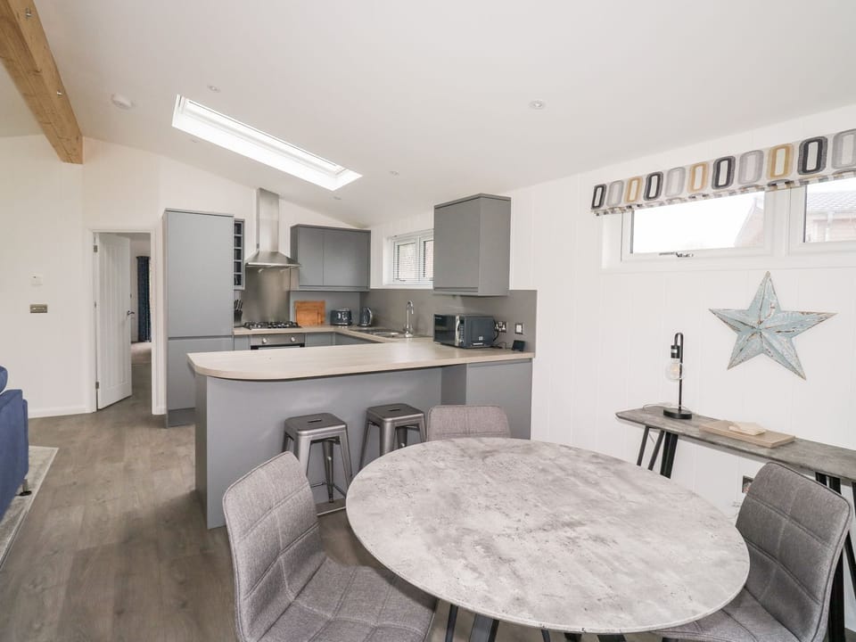 Fridge, dishwasher, cookware/dishes/utensils