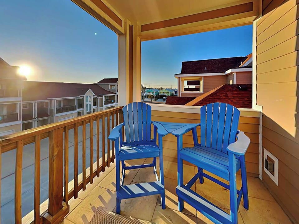 Condo (4 Bedrooms) | Property amenity