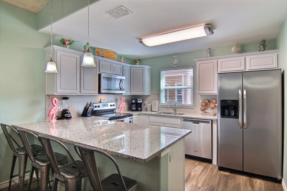 Condo (4 Bedrooms) | Property amenity