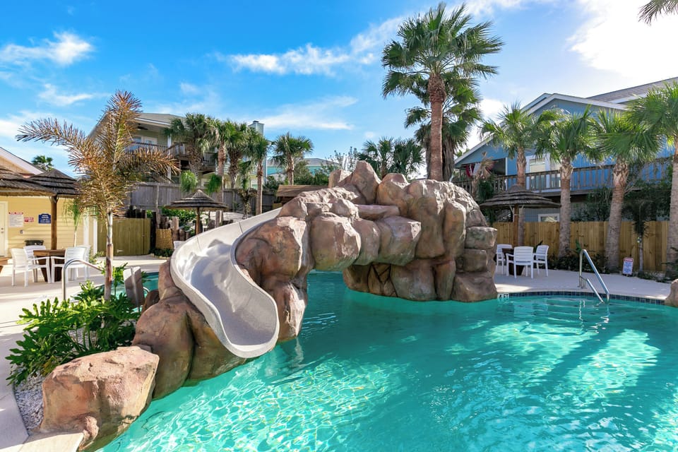 Condo (4 Bedrooms) | Property amenity