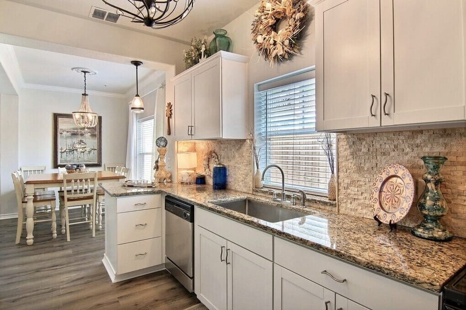Condo, Multiple Beds, Patio (Shell Yeah) | Private kitchen | Fridge, microwave, oven, stovetop