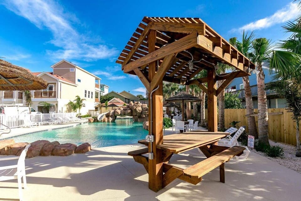 Condo (2 Bedrooms) | Property amenity