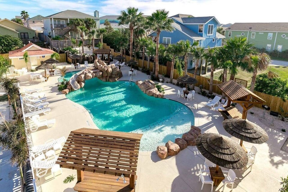 Condo (2 Bedrooms) | Property amenity
