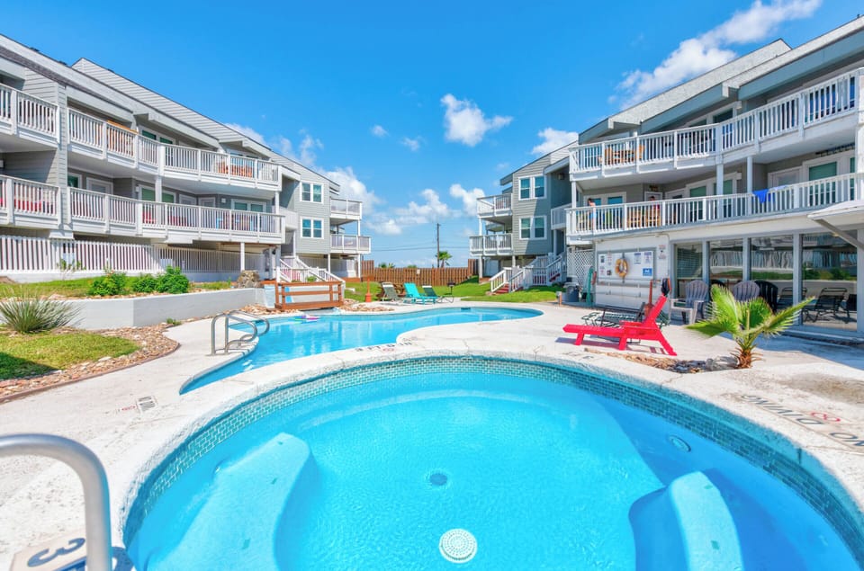 Condo (2 Bedrooms) | Property amenity