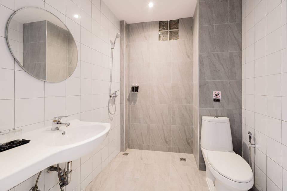 Standard Twin Room | Bathroom