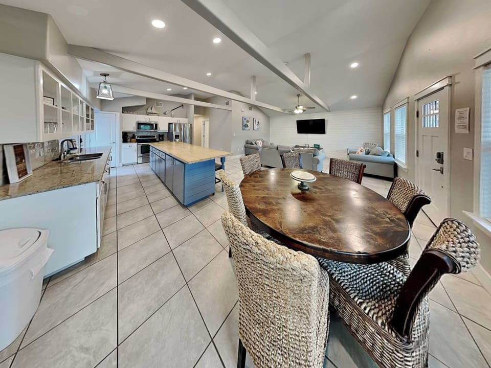 House (5 Bedrooms) | Property amenity