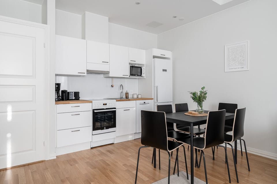 Exclusive Apartment | Private kitchen | Full-size fridge, microwave, oven, stovetop