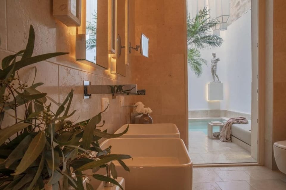Executive Double Room | Bathroom | Separate tub and shower, designer toiletries, hair dryer, bidet