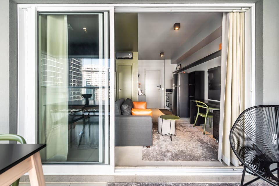 Business Studio Suite, 1 Queen Bed, Kitchen, City View | Living area | Smart TV