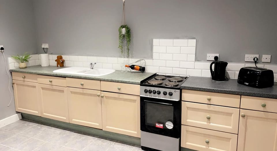 House | Private kitchen | Fridge, microwave, oven, stovetop