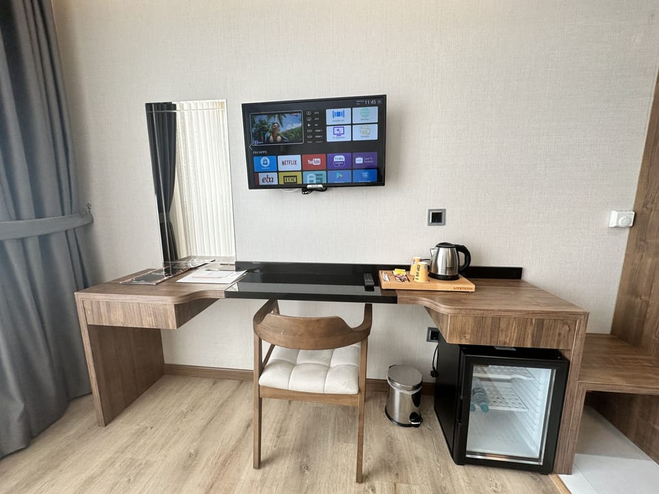 Standard Room | Egyptian cotton sheets, premium bedding, minibar, in-room safe