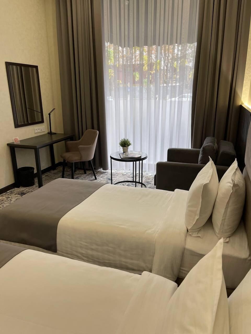 Standard Twin Room | Minibar, in-room safe, desk, laptop workspace