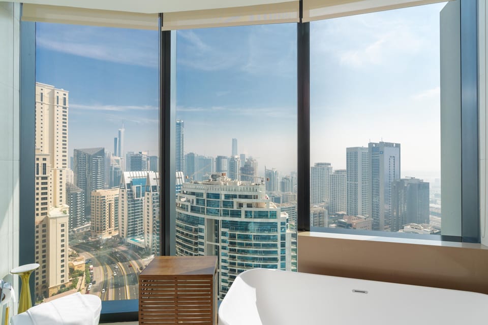 Signature Apartment | Bathroom | Free toiletries, hair dryer, towels, soap