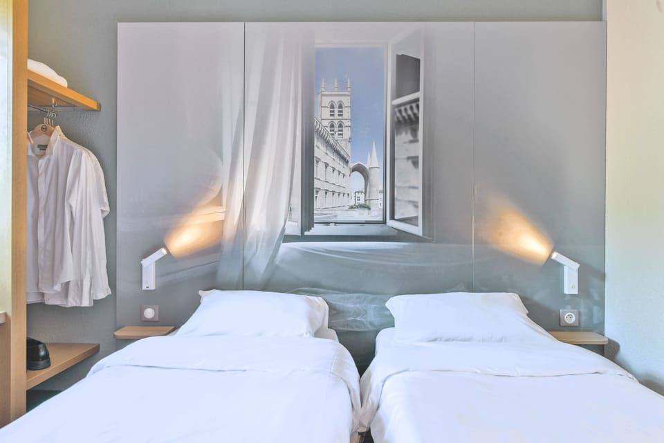 Twin Room, Non Smoking | Premium bedding, down comforters, desk, blackout drapes