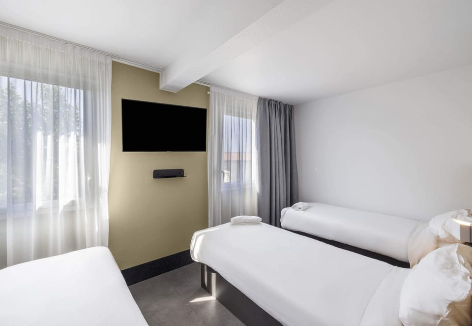 Premium bedding, desk, blackout drapes, soundproofing