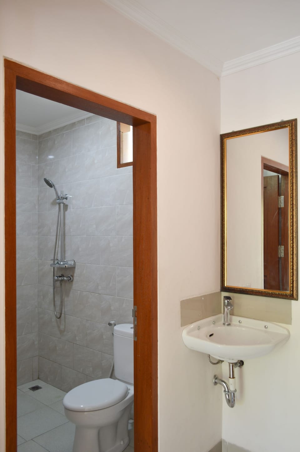 Standard Double Room, 1 King Bed, Garden View | Bathroom | Shower, rainfall showerhead, free toiletries, hair dryer