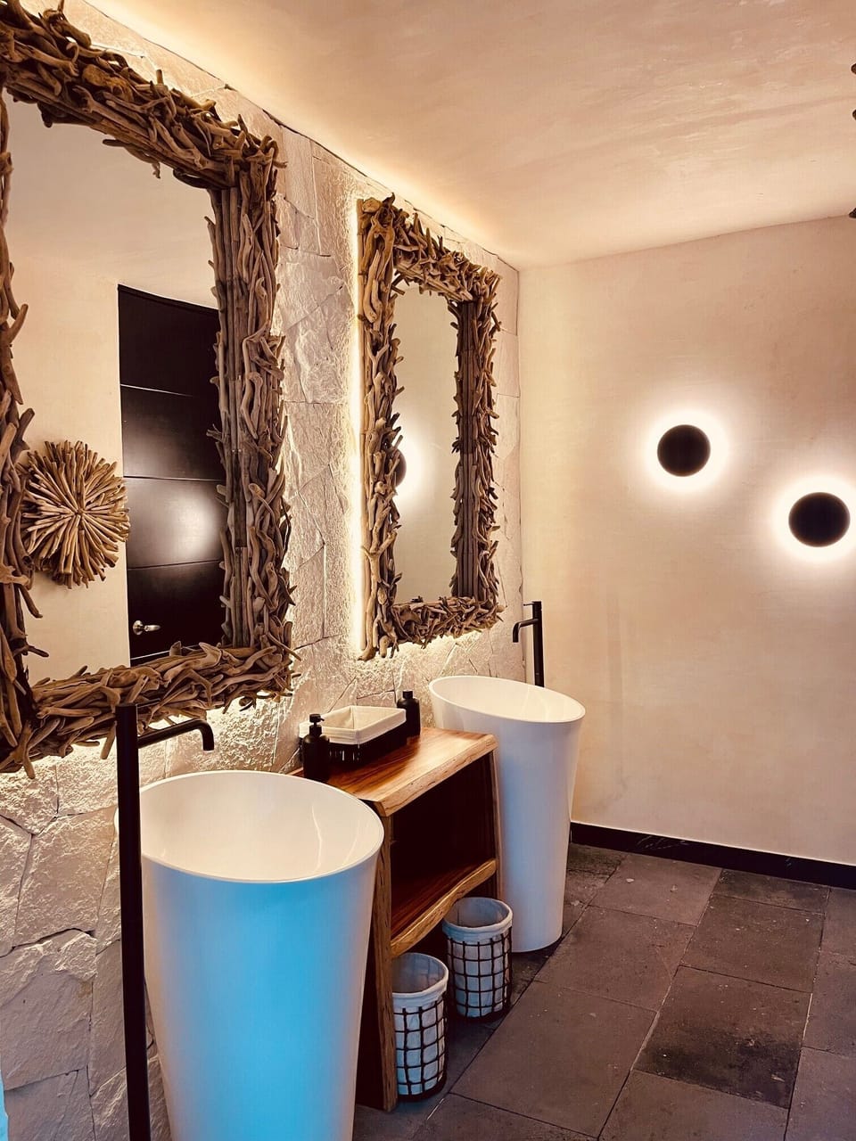 Shower, free toiletries, towels