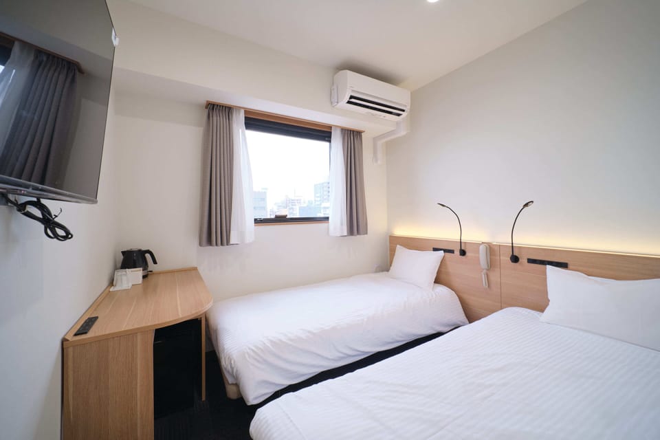 Basic Twin Room | Desk, free WiFi, bed sheets