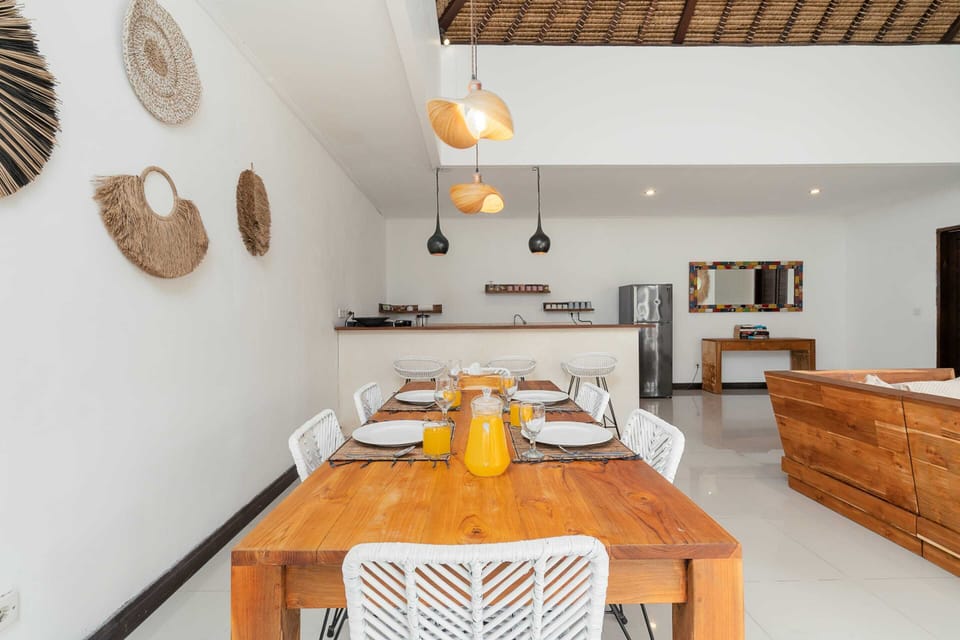 Basic Villa, 2 Queen Beds | Dining