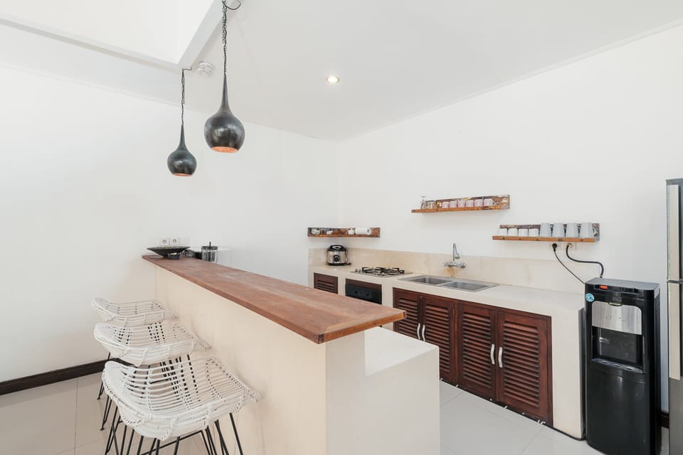 Basic Villa, 2 Queen Beds | Private kitchen | Fridge, microwave, stovetop, coffee/tea maker