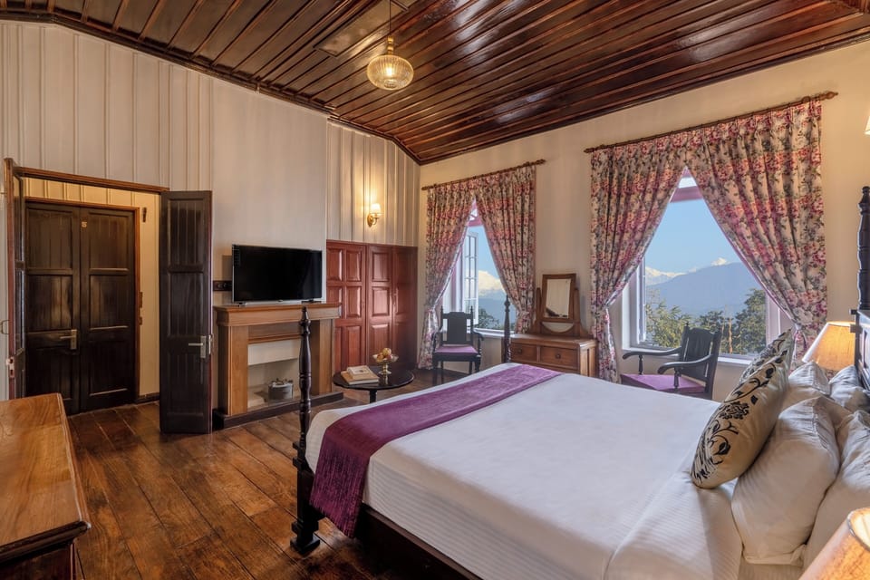 Maharaja Dinajpur Suite | In-room safe, desk, blackout drapes, bed sheets
