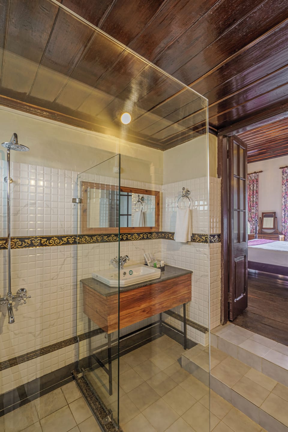 Maharaja Dinajpur Suite | Bathroom | Shower, free toiletries, hair dryer, towels