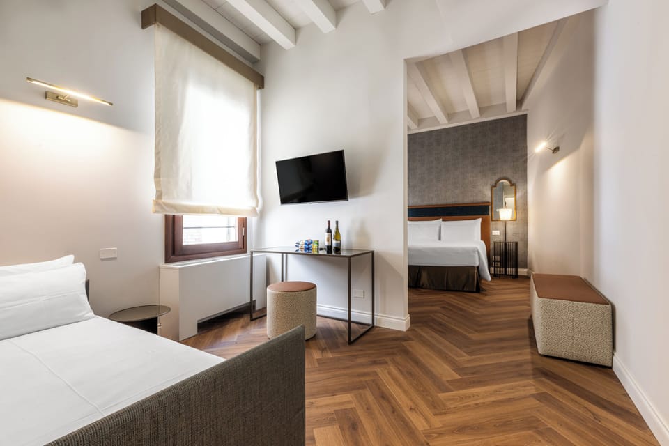 Junior Suite | Down comforters, minibar, in-room safe, soundproofing