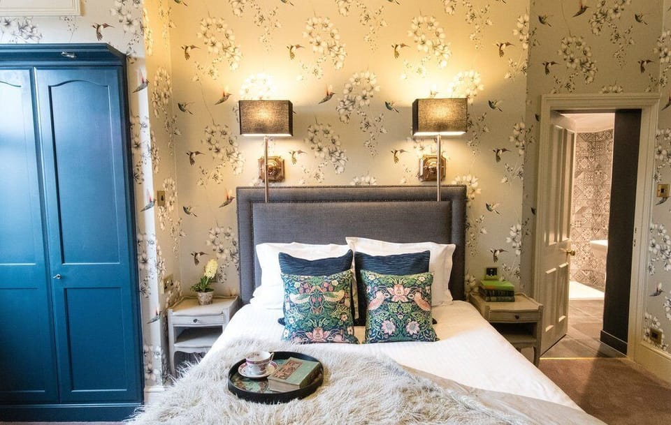 Cosy Double | Hypo-allergenic bedding, in-room safe, desk, laptop workspace