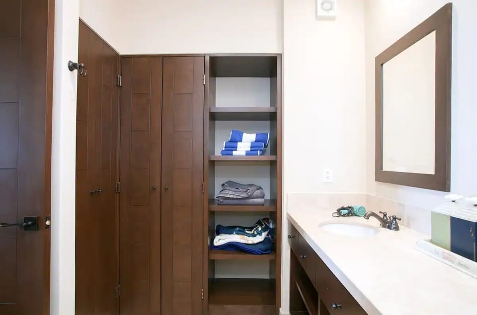 Comfort Condo | Iron/ironing board